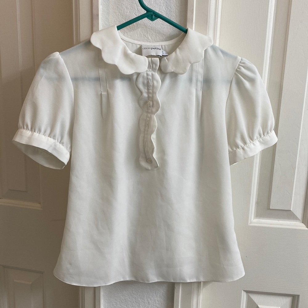 ASOS petite US 0, white scalloped collar blouse